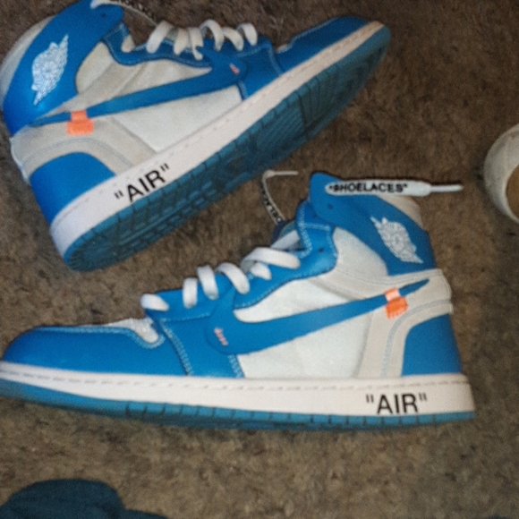 off white Jordan 1 - Picture 2 of 4